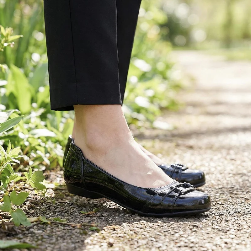Wide Fit Patent Bow Detail Ballet Flats - WBINS43066 / 329 025 - Black Patent