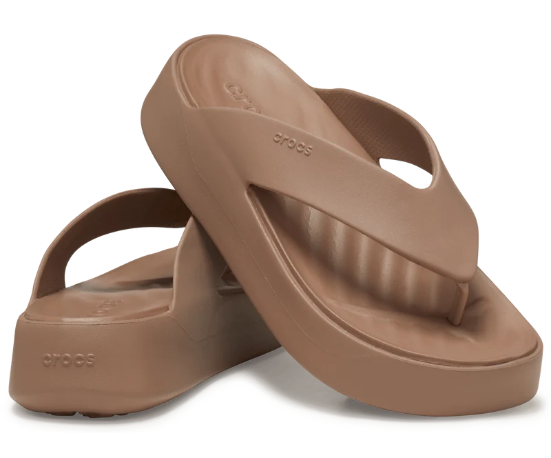 Crocs Unisex Getaway Plateau Flip Flop - Latte