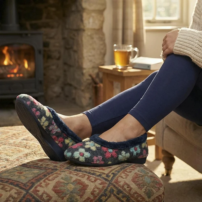 Soft Floral Full Slippers - FEVI43001 / 329 503 - Navy Multi
