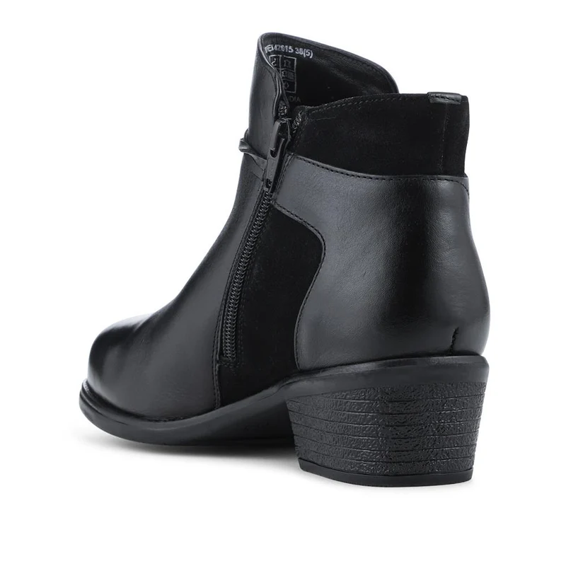 Wide Fit Leather Tasselled Block Heel Ankle Boots - PRFEM42015 / 328 635 - Black
