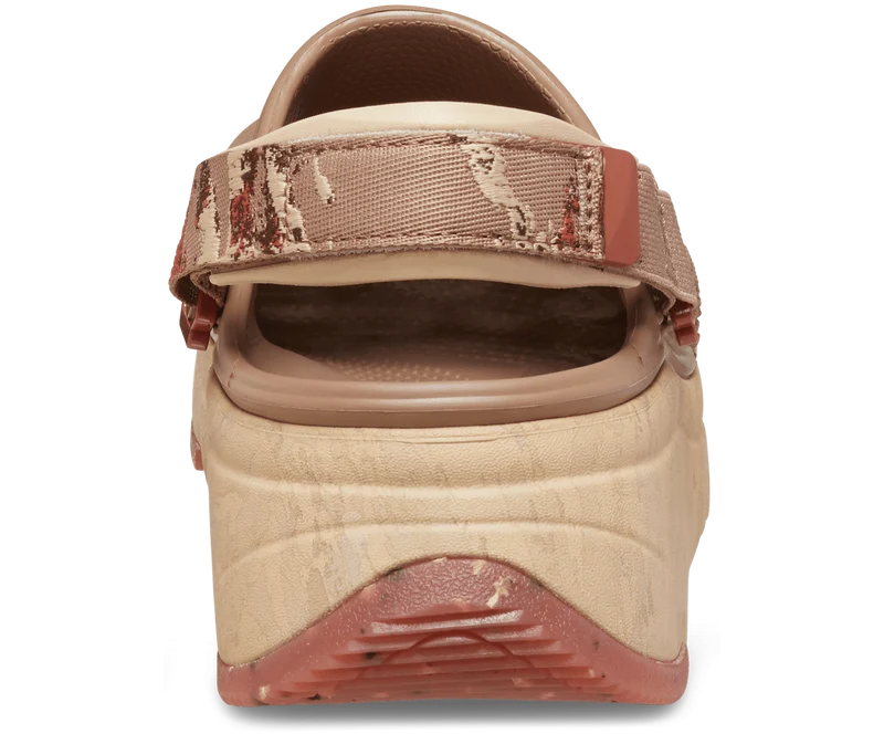 CROCS Unisex Hiker Xscape Marmorierter Clog – Latte