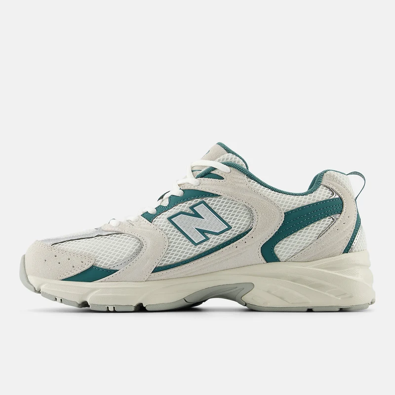 New Balance Unisex 530 Fashion Trainer – Beige / Grün