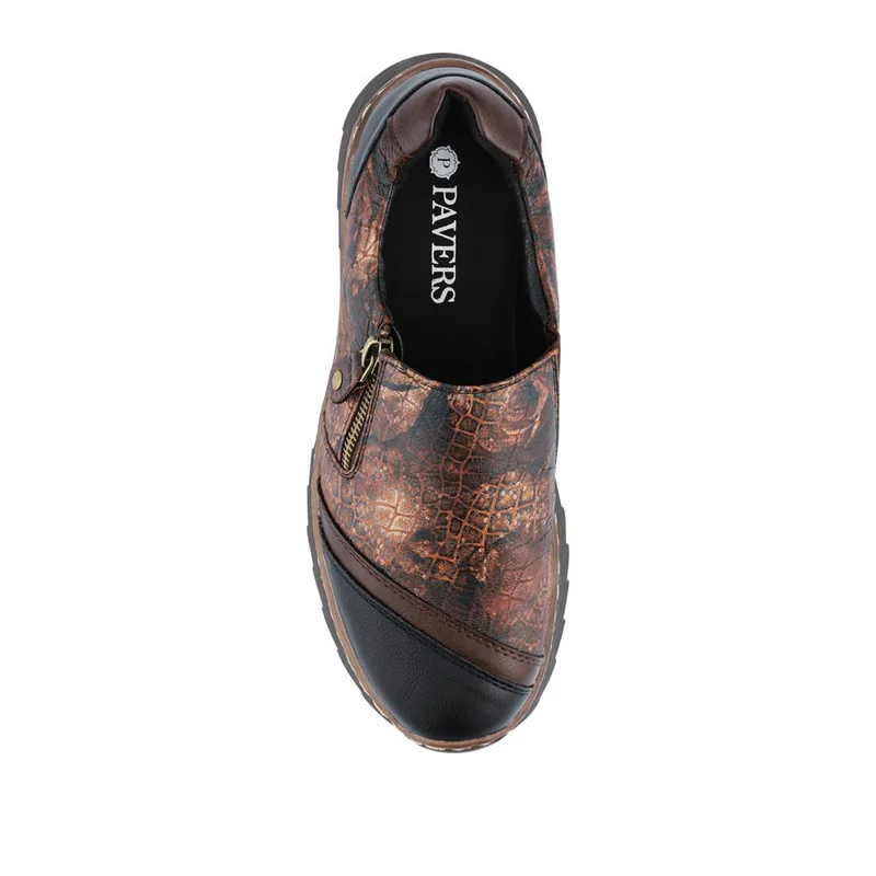 Casual Slip-On Shoes - PINYI41000 / 327 080 - Brown Croc