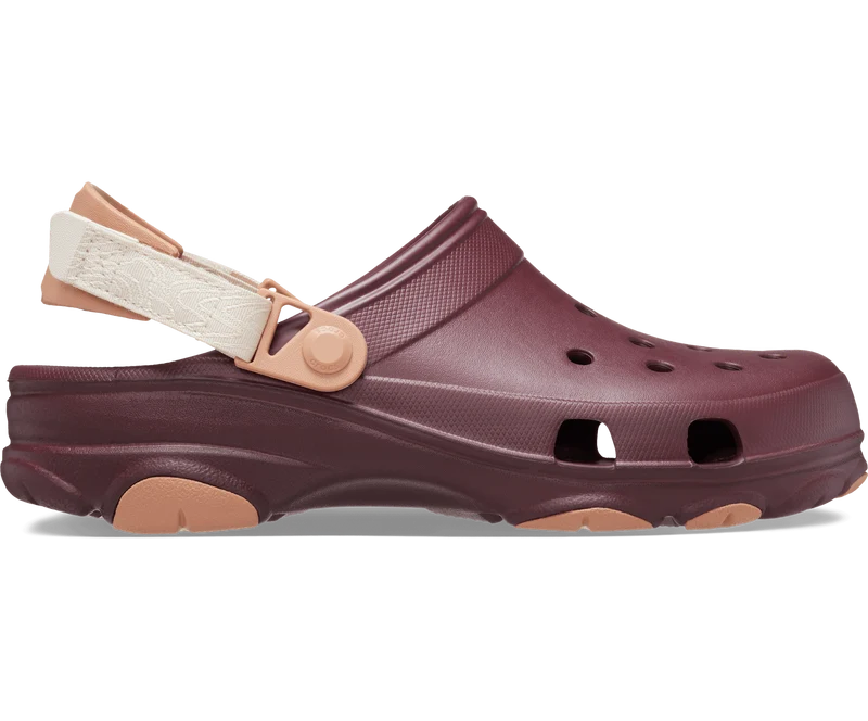 Crocs Unisex Classic All-Terrain Clog – Dunkle Kirsche