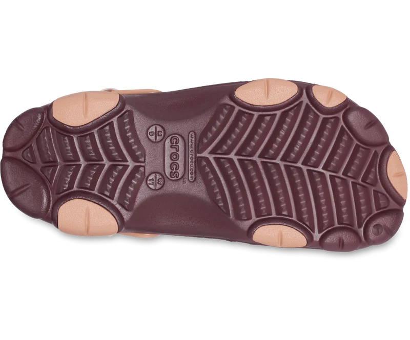 Crocs Unisex Classic All-Terrain Clog – Dunkle Kirsche