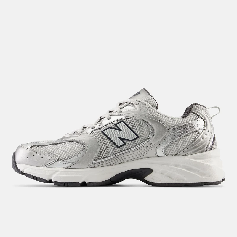 New Balance Unisex 530 Fashion Trainer – Grau / Silber