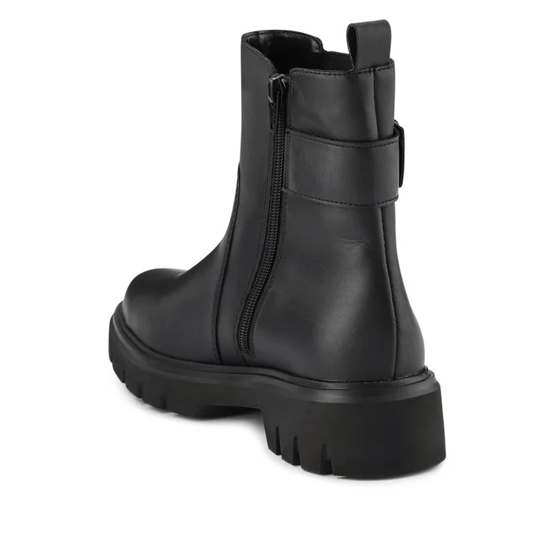 Leather Buckle-Detailed Ankle Boots - DRS40511 / 326 358 - Black