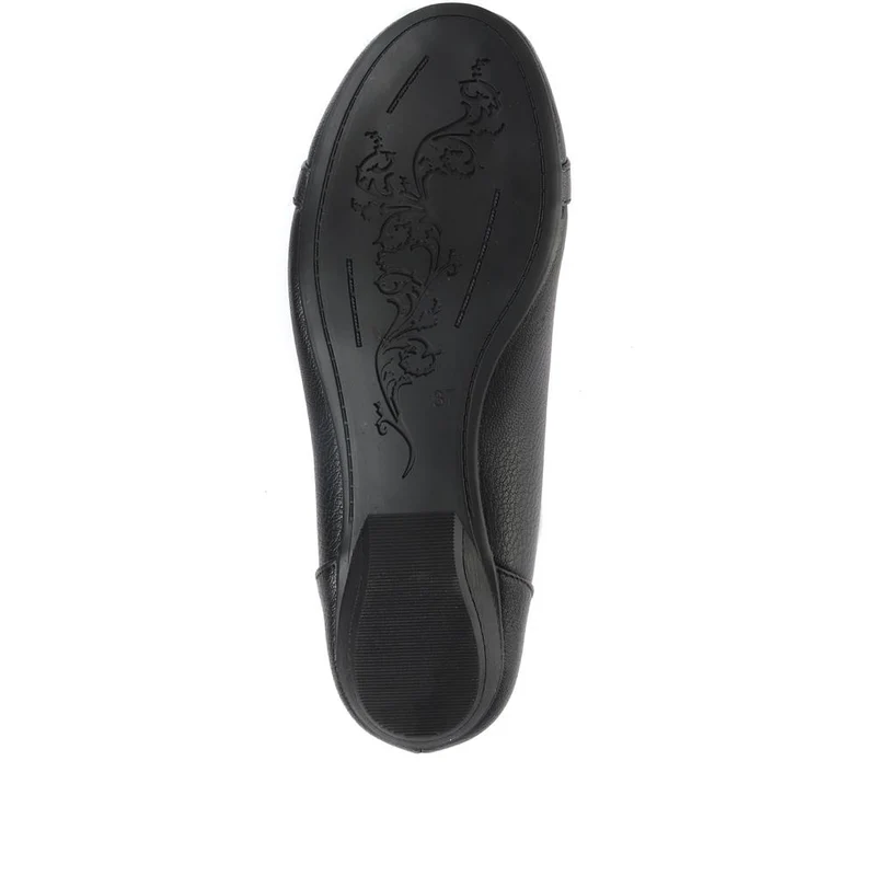 Wide Fit Buckle Detailed Slip On Pumps - WBINS26029 / 310 595 - Black