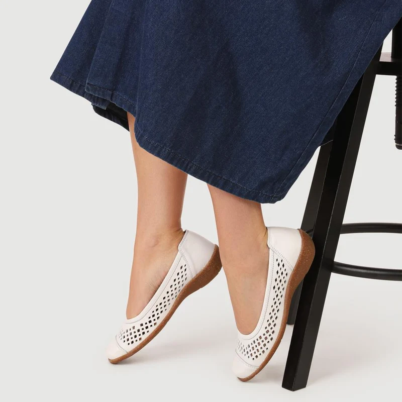 Breathable Leather Pumps - HAK41011 / 327 465 - White