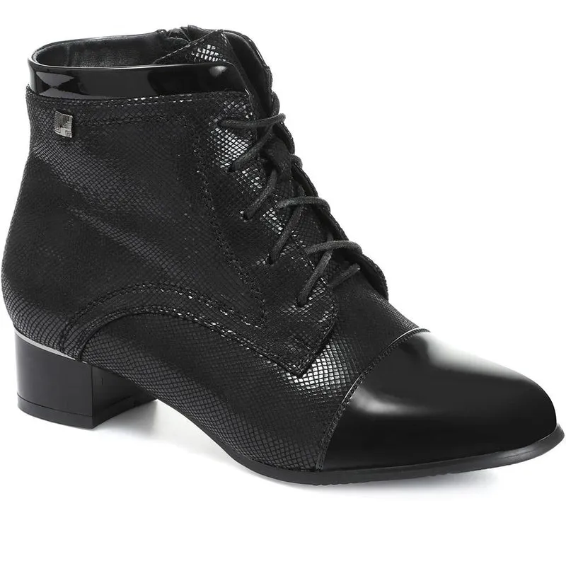 Wide Fit Lace-Up Ankle Boots - WLIG28002 / 313 125 - Black
